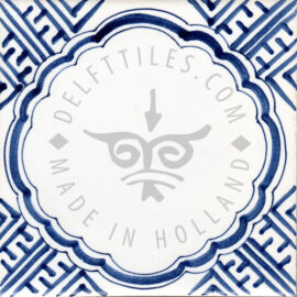 Corner decorated tile 17