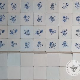 combination 18th Century Small Delft Blue Flowers and plain tiles